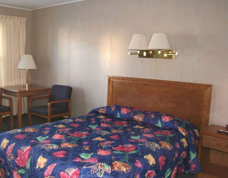 Bluffs Inn (Bluff View Motel) - From Web Listing (newer photo)